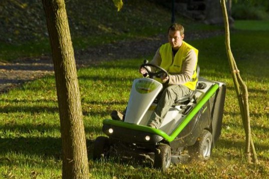 Etesia Hydro 80 zitmaaier — hydrostatische aandrijving