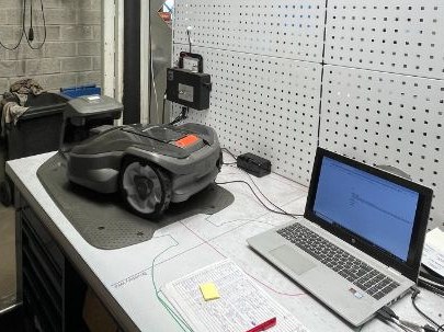 Het atelier van Tuinmachines Van Looveren in Brecht